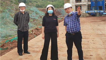 市國資委副主任張力到興學(xué)商務(wù)中心調(diào)研項(xiàng)目建設(shè)、疫情防控工作